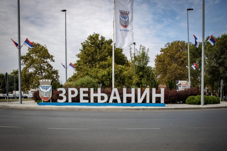 Даниел Върбанов, Калоян Трифонов и Петър Петров-Перо в „Не залагай на англичаните!“ в Театър ARTVENT