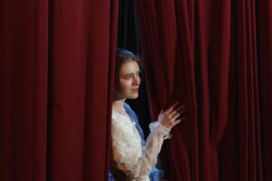 Силвия Станоева играе Миранда в „Магия за бурята“ на римска сцена